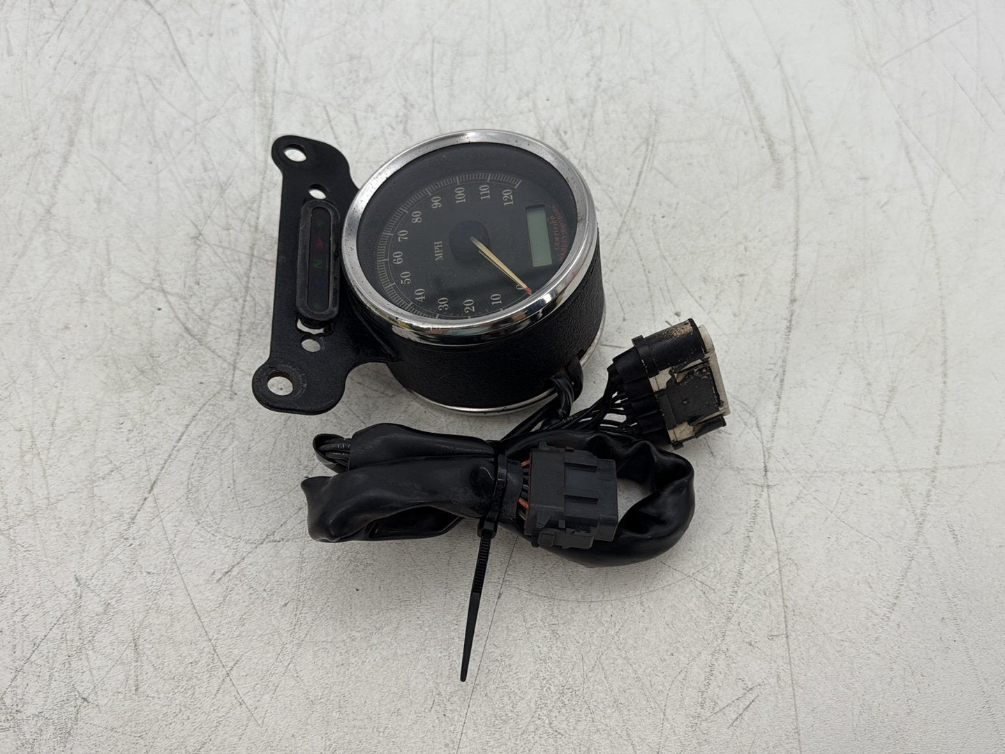 2004 Harley Sportster XL883C 883 Custom OEM Speedo Speedometer Gauge Cluster
