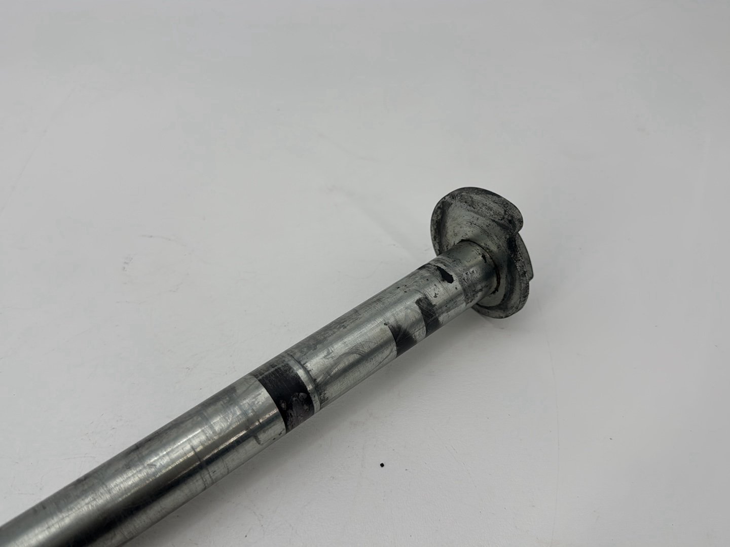 2007 - 2012 Harley-Davidson Touring Road Glide Rear Wheel Axle Bolt Shaft 	41056-09
