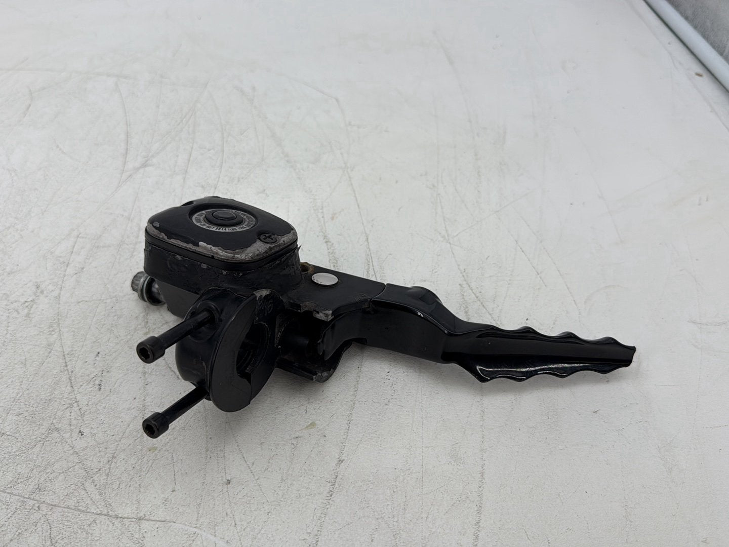 2011 Harley Softail FLSTFB Fat Boy OEM Front Right Brake Lever Master Cylinder