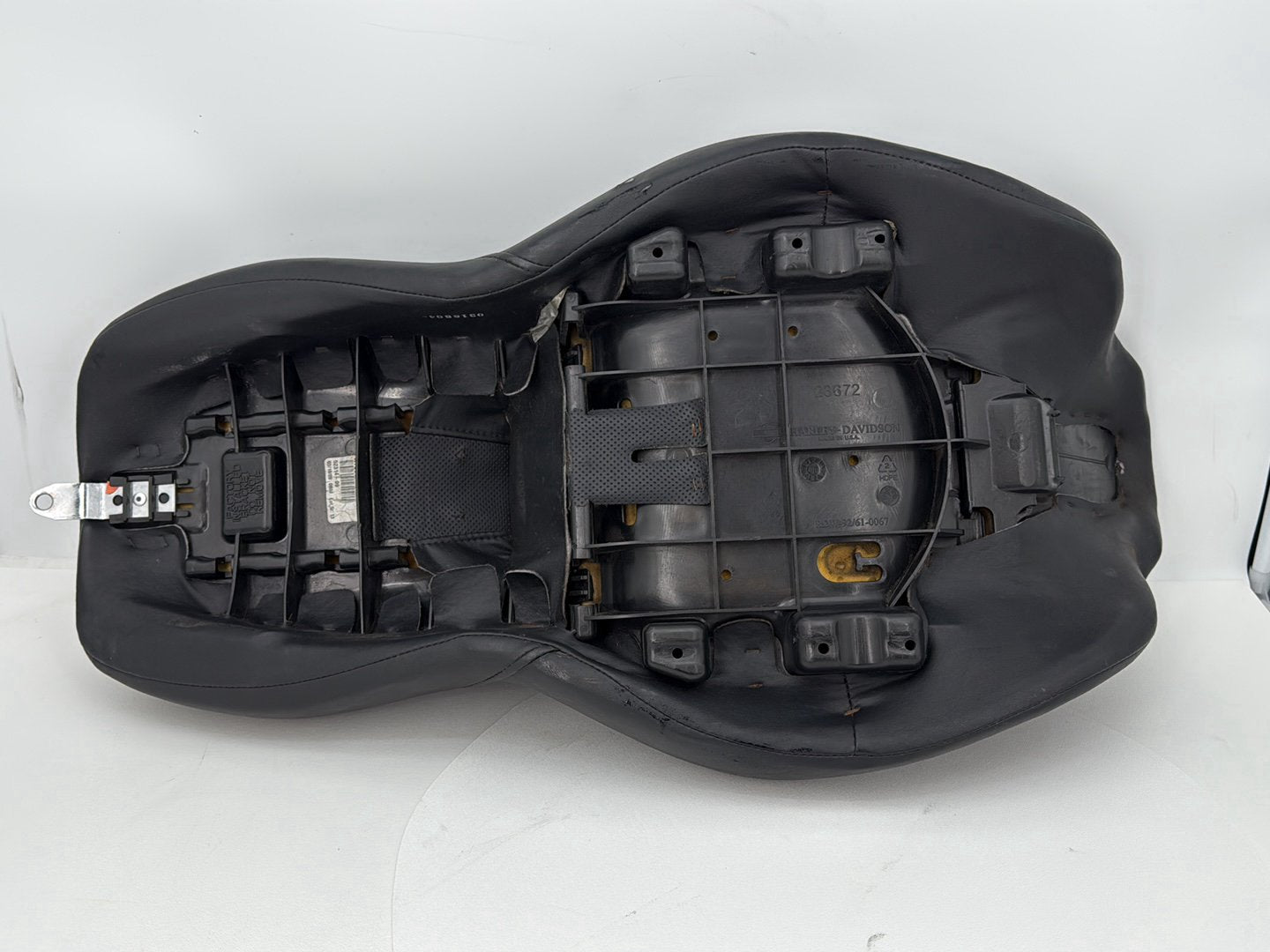 2007 - 2011 Harley-Davidson Touring Street Glide Passenger Rider Driver Seat Saddle 	52320-09