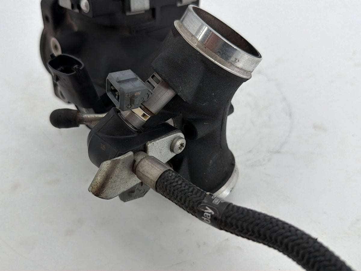 2013 Harley Touring FLHTK Glide Ultra OEM Engine Intake Manifold Throttle Body