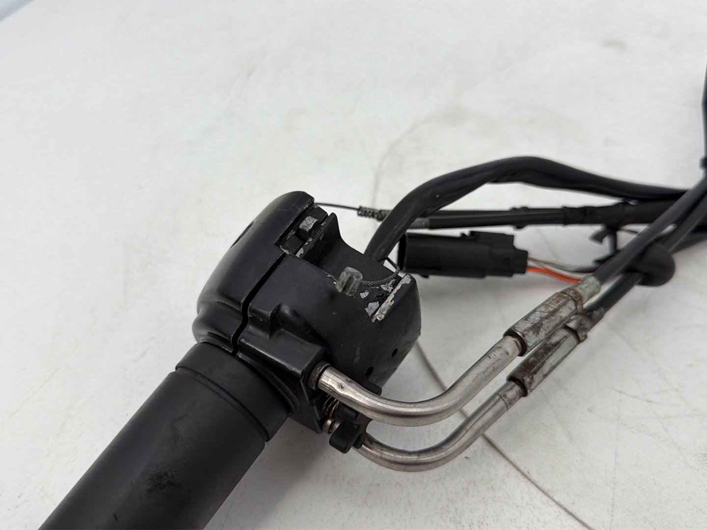 2007 - 2017 Harley-Davidson Dyna Super Glide Custom Right Engine Start Kill Switches Controls 71589-96B , 56421-06