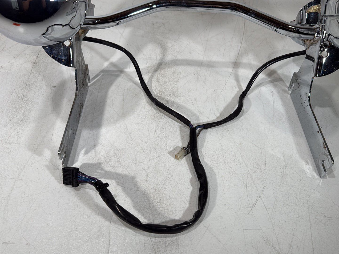 1999 - 2006 Harley-Davidson Touring Road King Police Front Left Right Turn Signal Indicators 68712-94A , 68766-94