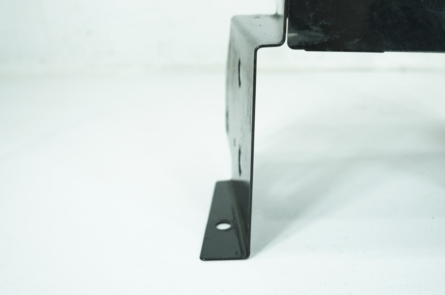 2000 - 2006 Harley-Davidson Touring CVO Screamin Eagle Road King Battery Tray Bracket Holder Carrier 66281-02A