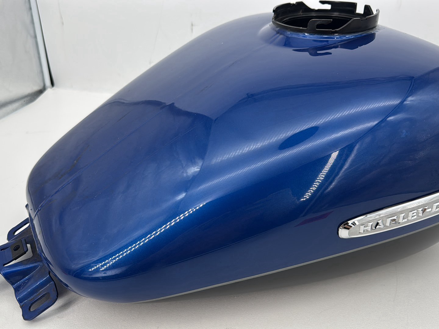 2007 - 2016 Harley-Davidson Touring Electra Glide Ultra Fuel Gas Tank Gasoline Reservoir 61356-08