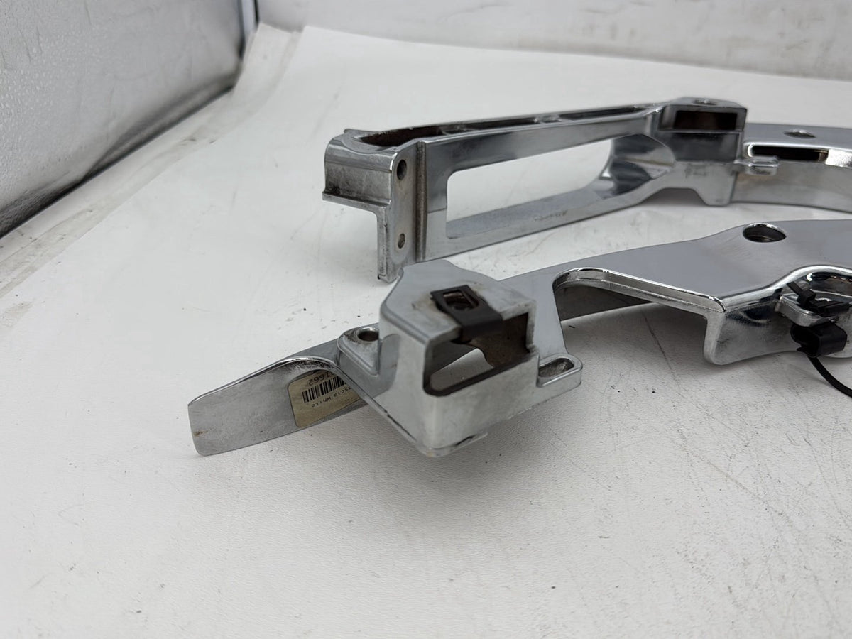 2017 Harley Road Glide Touring OEM Left Right Saddlebag Fender Struts Brackets