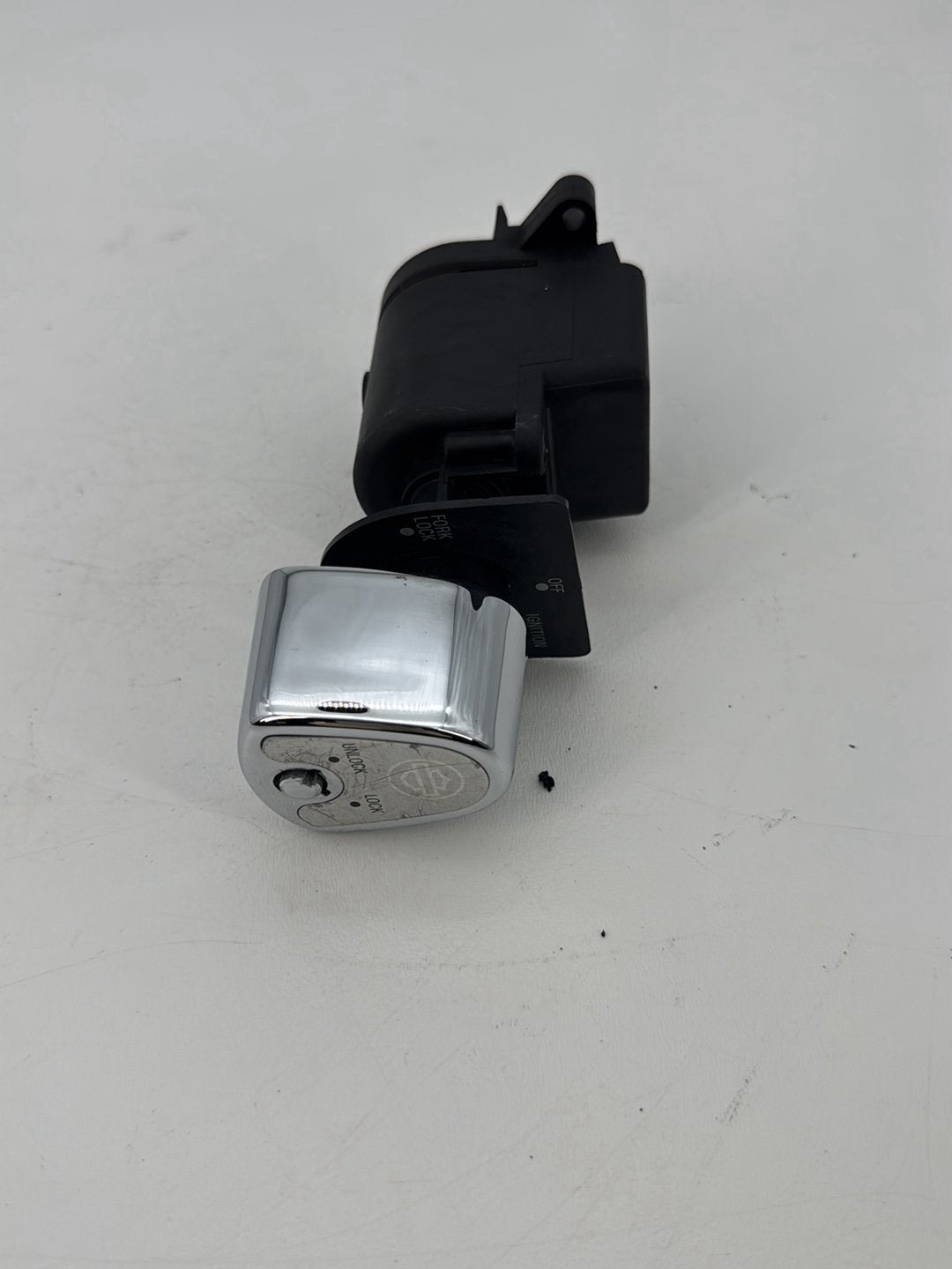 2007 - 2012 Harley-Davidson Touring Road Glide Ignition Switch Cylinder Barrel Lockset NOKey 71572-06