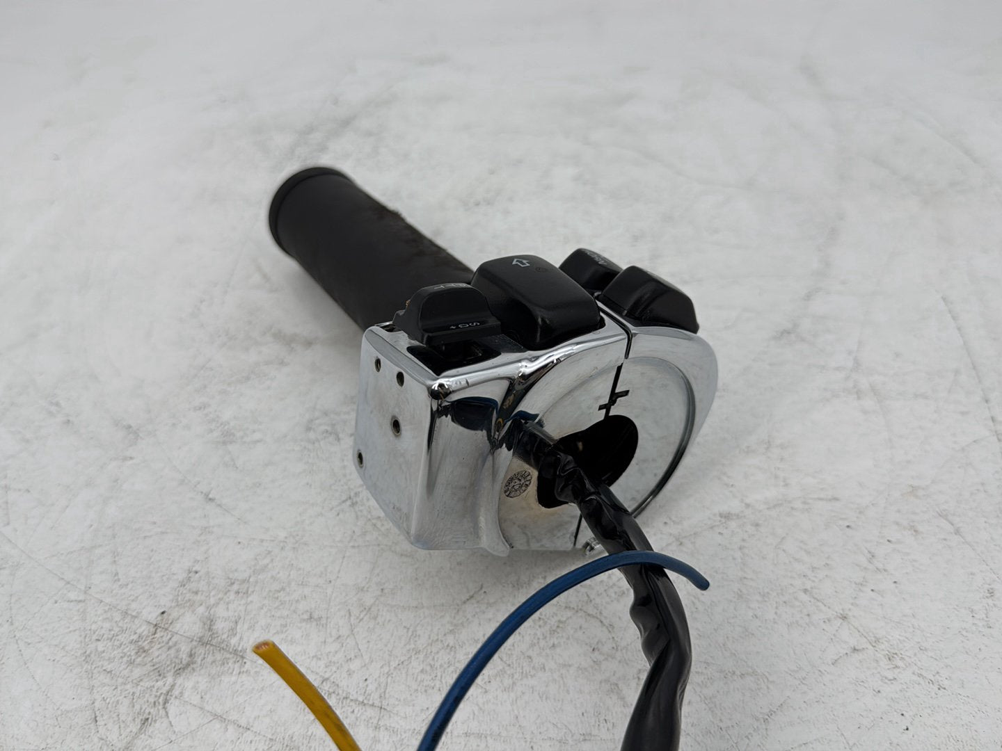 1999 - 2006 Harley-Davidson Touring Electra Glide Classic Left Turn Signal Headlight Switches Controls 71685-06A