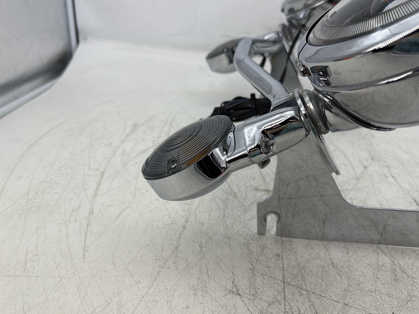 2007 Harley Electra Glide Touring Ultra FLHTCUI OEM Front Turn Signal Indicators Aux Light Bar