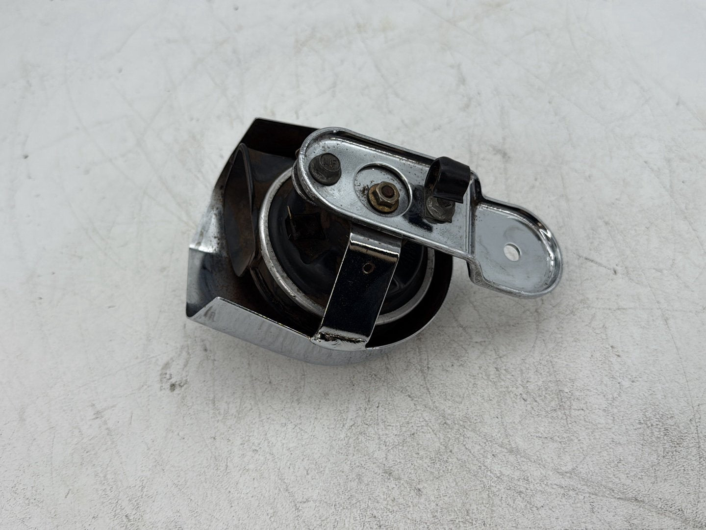 1996 Harley Electra Glide Touring FLHT OEM Horn Signal Klaxon Chrome Cover