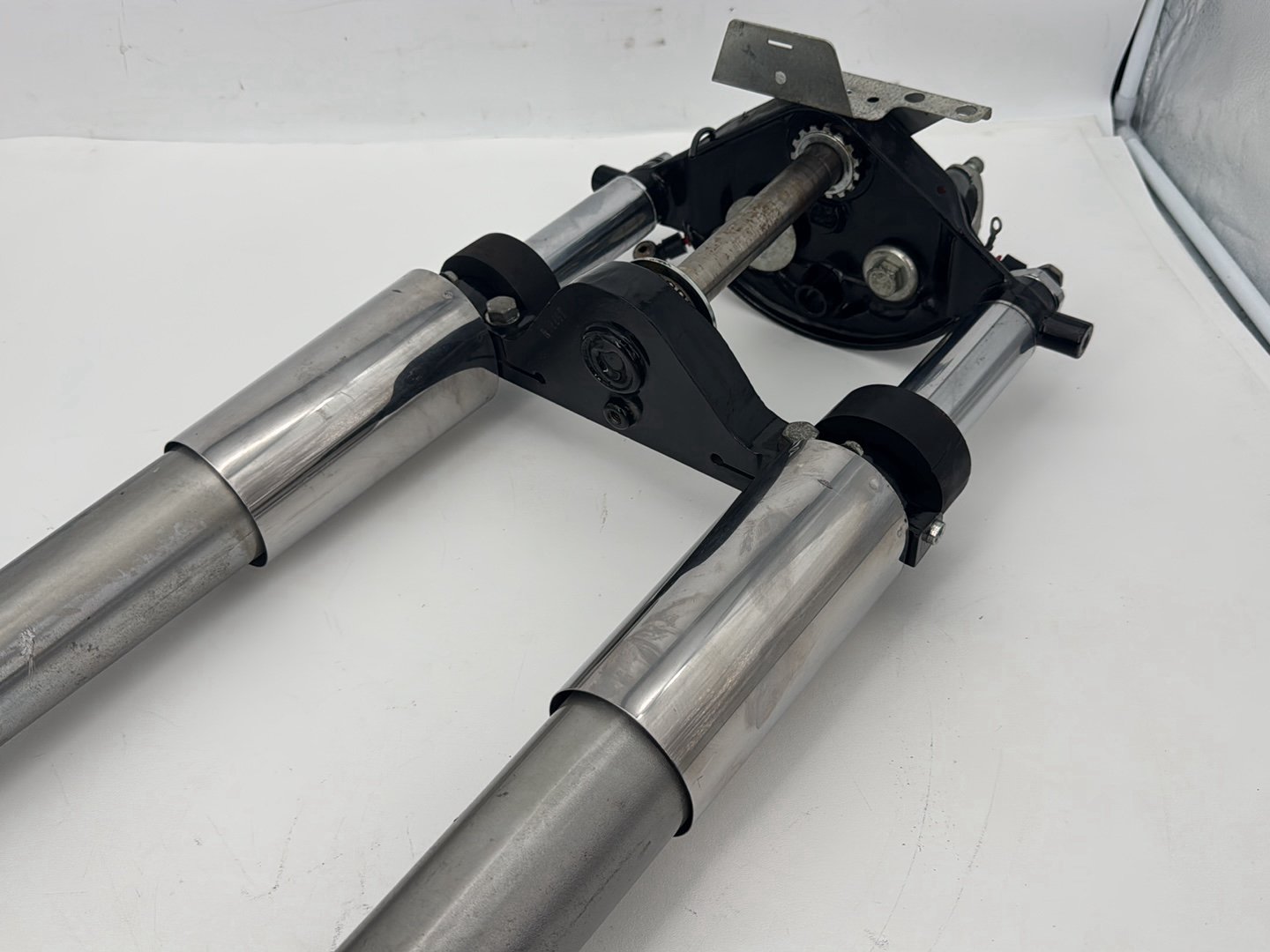 1999 - 2006 Harley-Davidson Touring Electra Glide Classic Front Triple Tree Set & LH RH Fork Legs Sliders  	45446-87A
