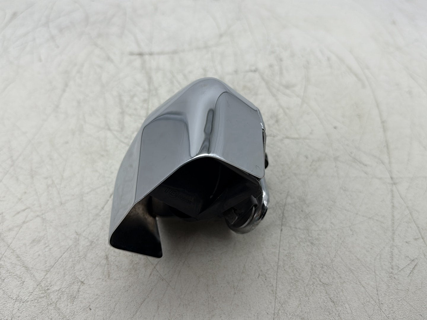 2007 Harley Touring Electra Glide Ultra OEM Horn Signal Klaxon Chrome Cover