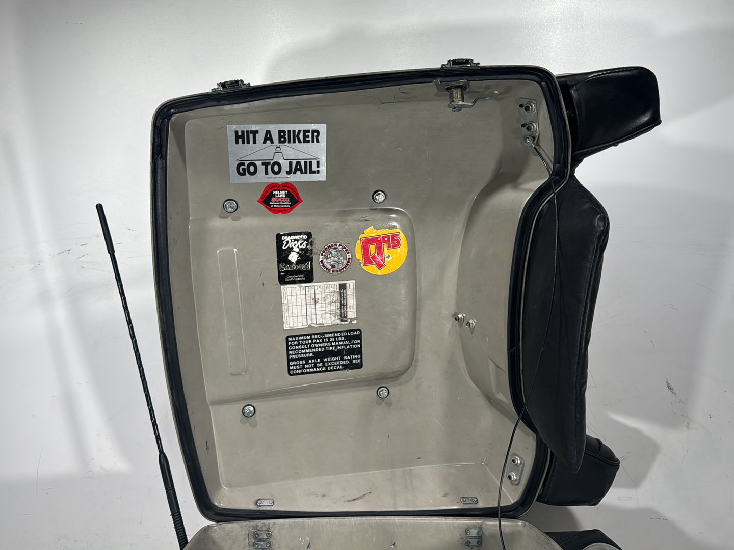 1998 Harley Touring FLHTCUI Electra Glide Ultra OEM Pass Backrest Tour Pak Luggage NOKey
