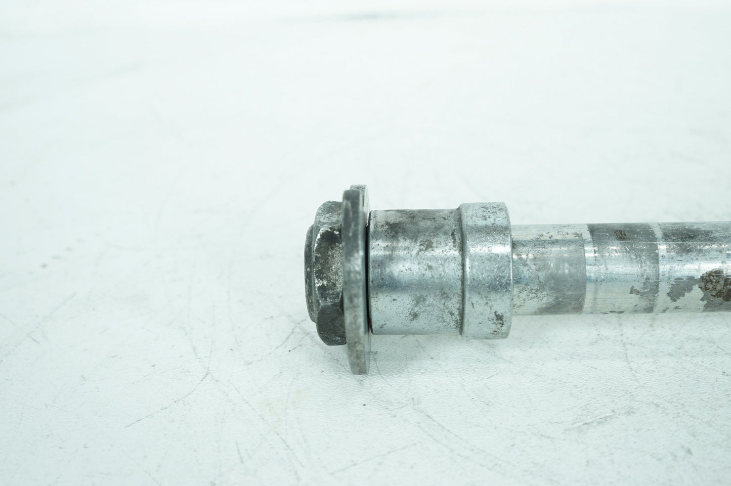 2007 - 2012 Harley-Davidson Touring CVO Electra Screamin Eagle Rear Wheel Axle Bolt Shaft 41056-02