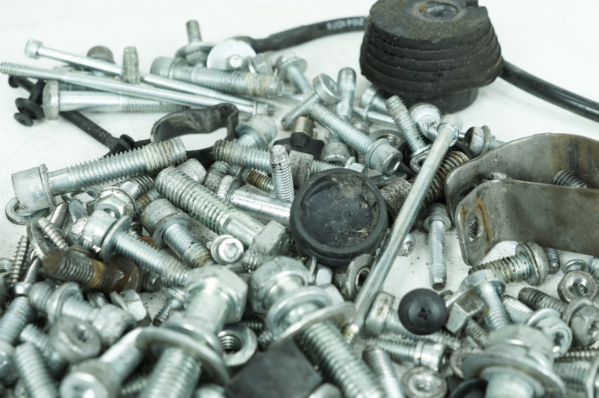 2014 Harley-Davidson Touring FLHTCU - Hardware Bolts Nuts & Brackets