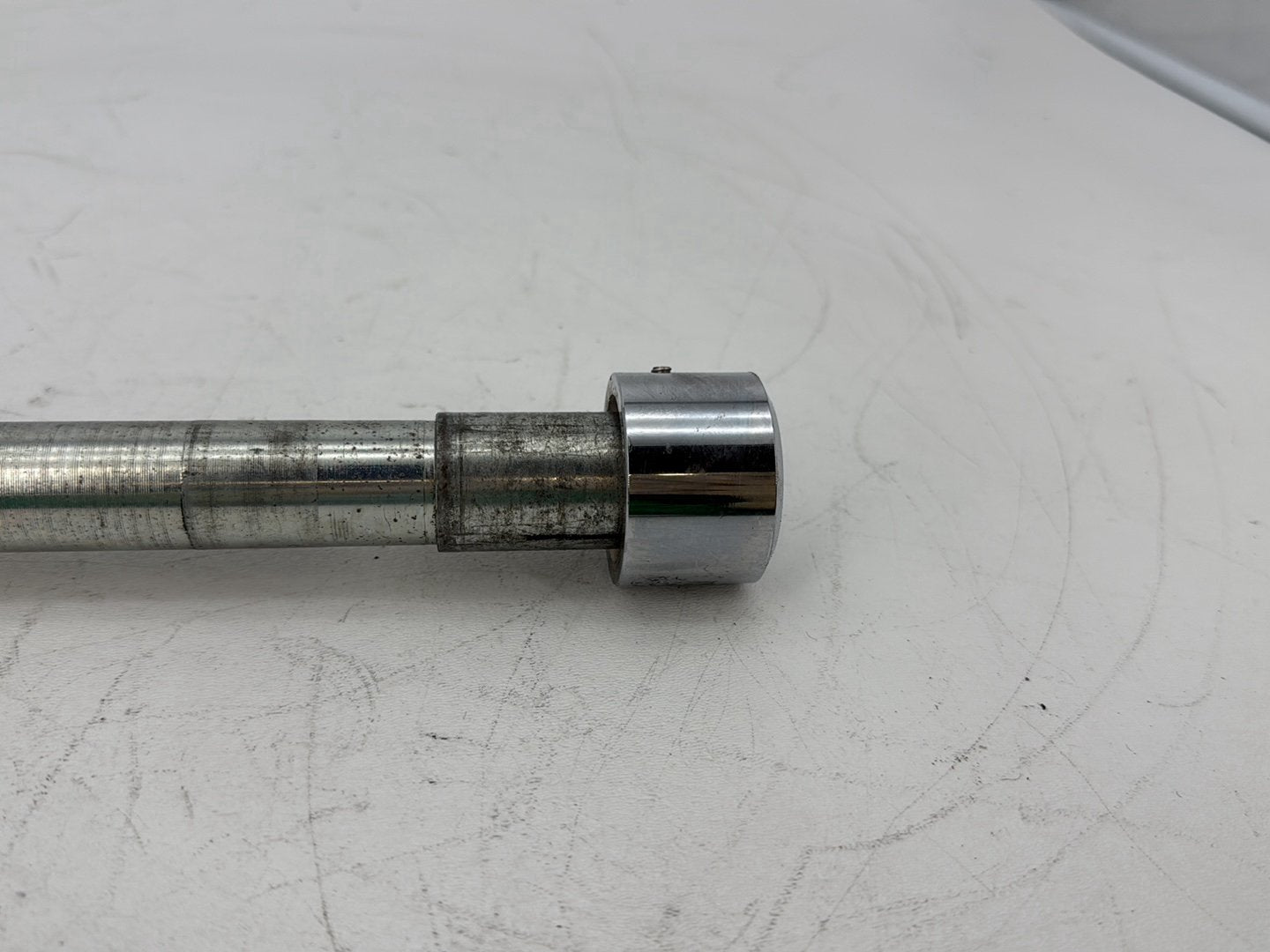 2007 - 2012 Harley-Davidson Touring Electra Glide Ultra Front Wheel Axle Bolt Shaft 	41547-07A