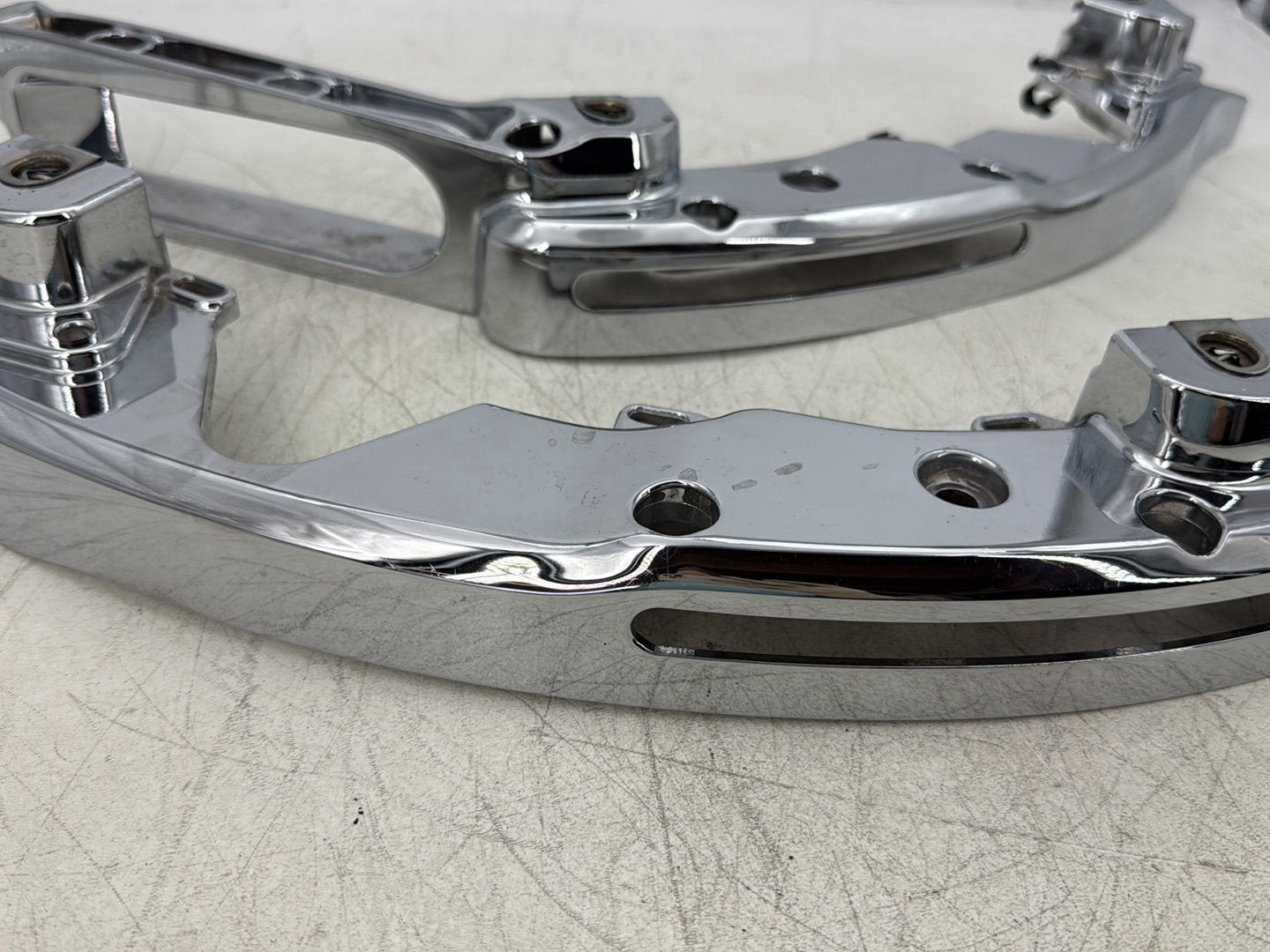 2015 Harley Road Glide Touring FLTRXS OEM Left Right Saddlebag Fender Struts Brackets