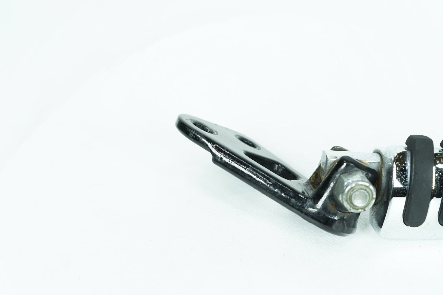 1999 - 2006 Harley-Davidson Dyna Wide Glide Rear Passenger 1 Foot Peg Step Rest  	52742-94