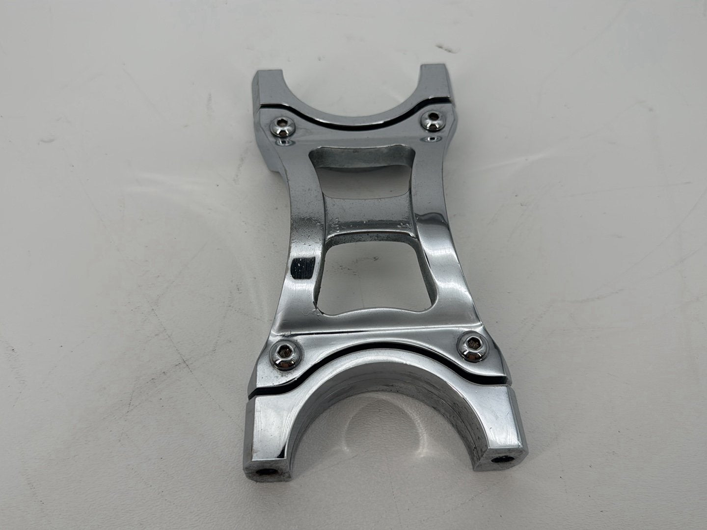 1999 - 2006 Harley-Davidson Dyna Low Rider Mount Bracket Support Holder Kuryakyn Gen 2