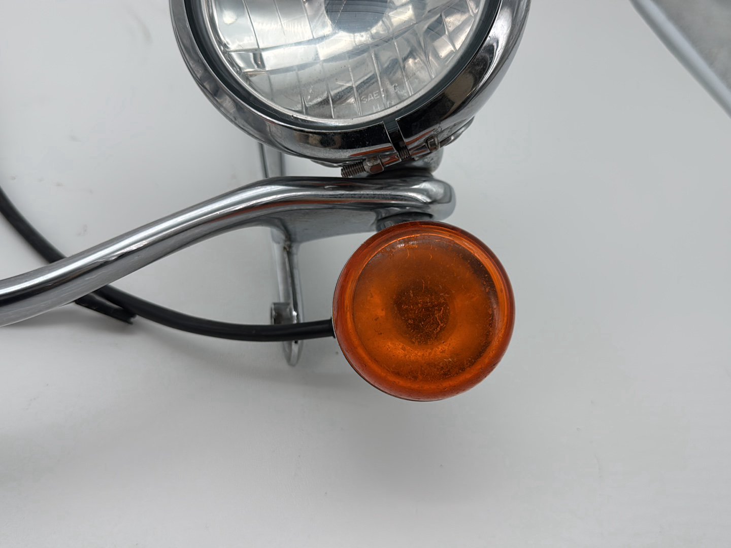 2008 Harley Softail Deluxe FLSTN OEM Front Turn Signal Indicators Aux Light Bar