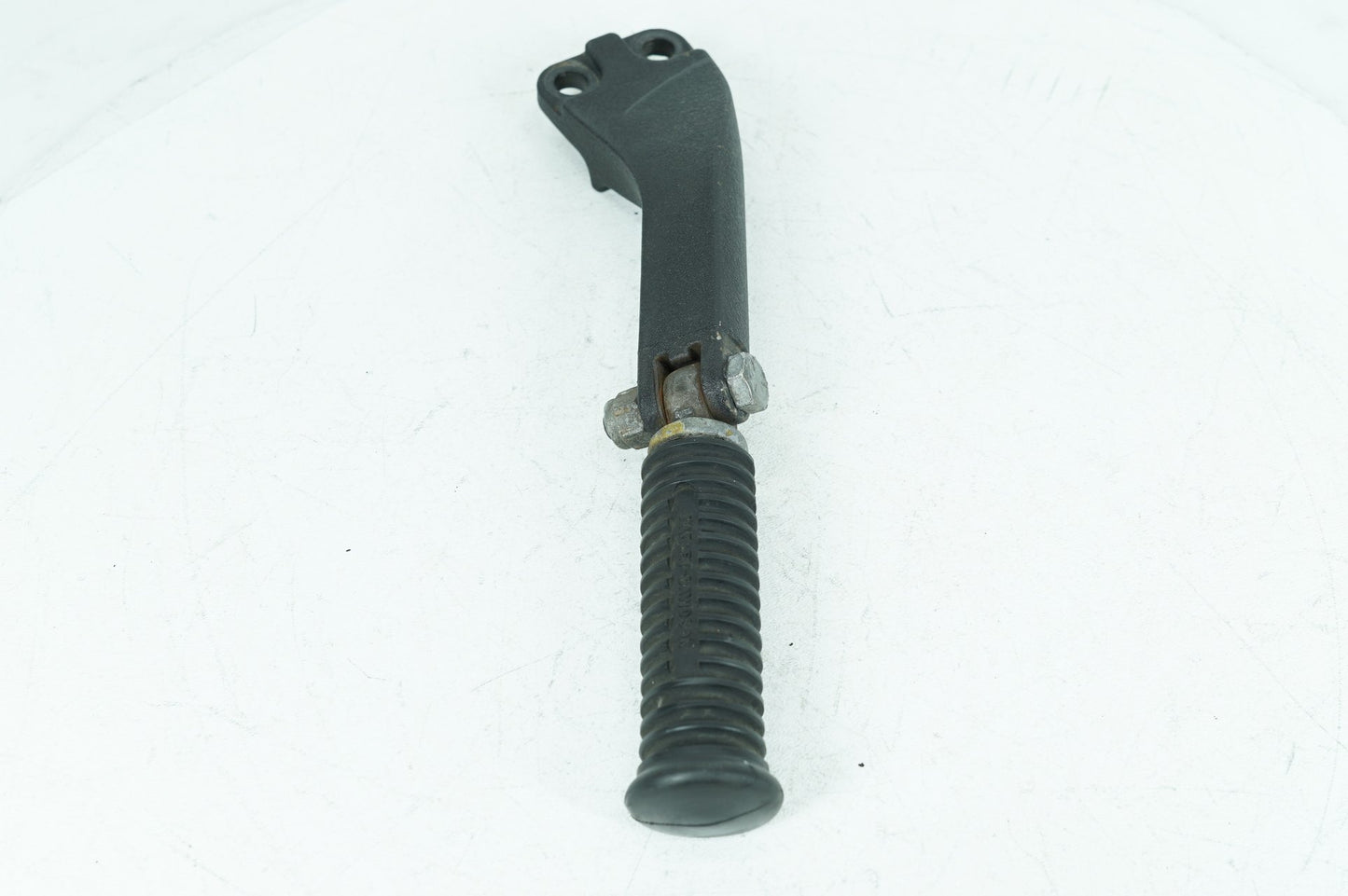 2007 - 2017 Harley-Davidson Dyna Super Glide Right Foot Rest Support Bracket Peg 33032-99
