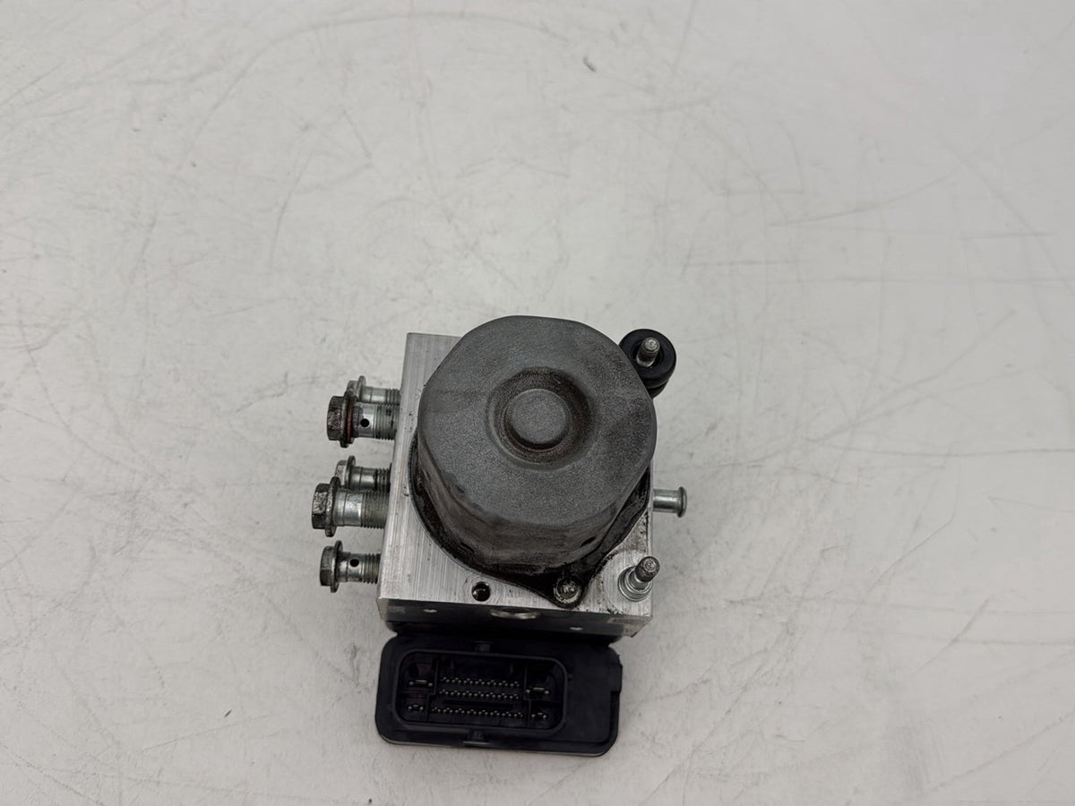 2015 Harley Touring FLHXS Street Glide OEM ABS Brake Pump & Control Module