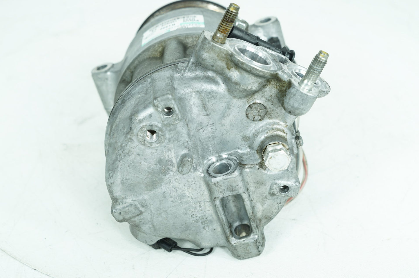 2013 - 2015 Jaguar XF  Air Conditioning Compressor Bracket