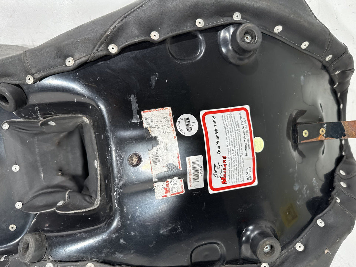 2006 Harley Road King Touring Custom Passenger Rider Driver Seat Saddle MUSTANG