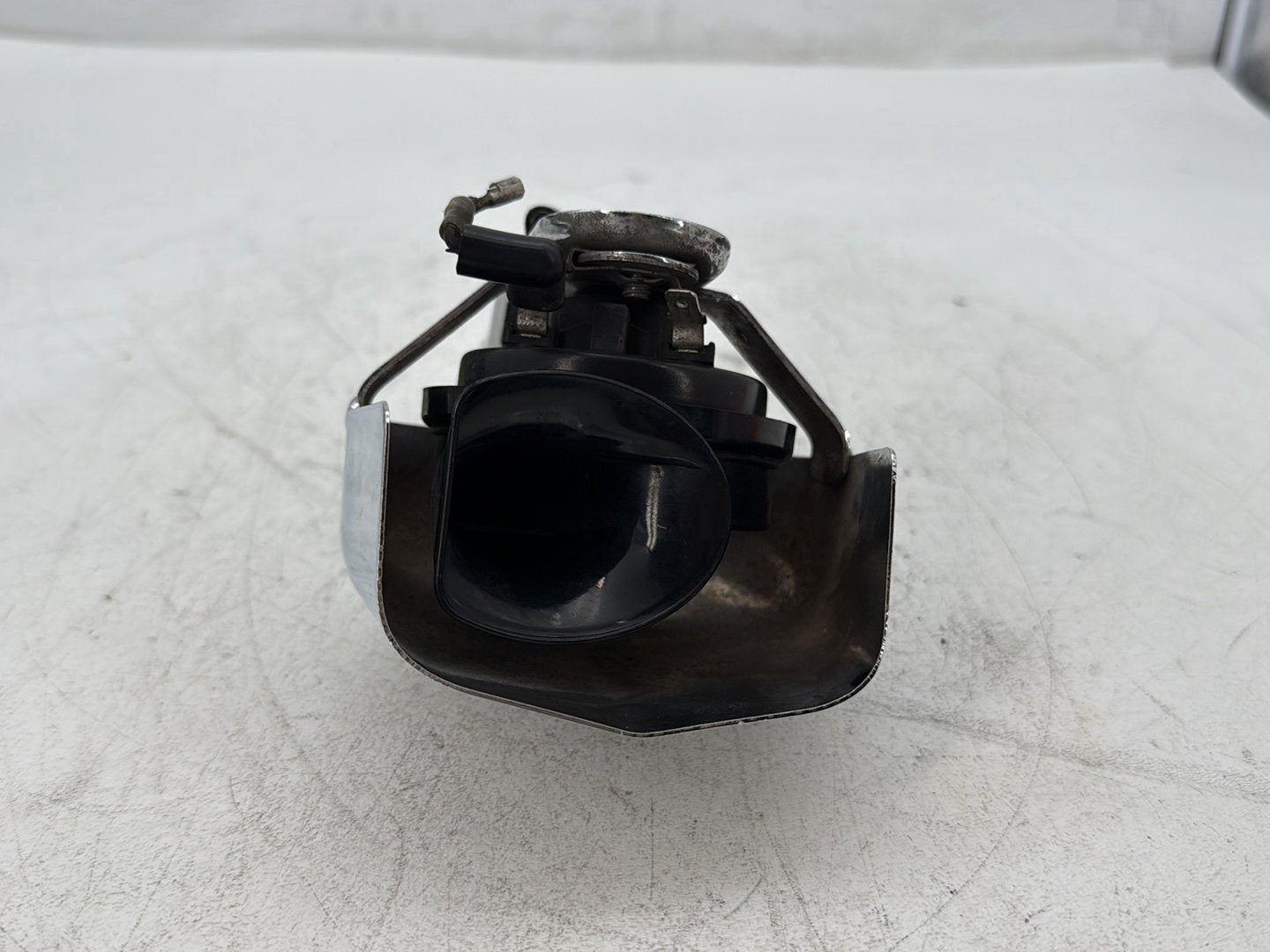 1997 Harley Softail Fat Boy FLSTF OEM Horn Signal Klaxon Chrome Cover 69012-93A