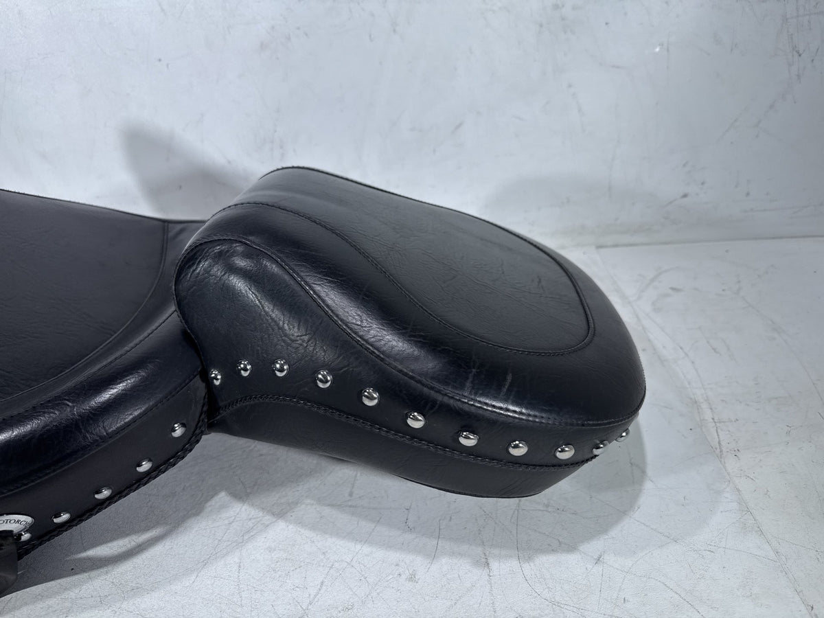 01 Harley Heritage Softail Classic Passenger Rider Driver Seat Saddle MUSTANG