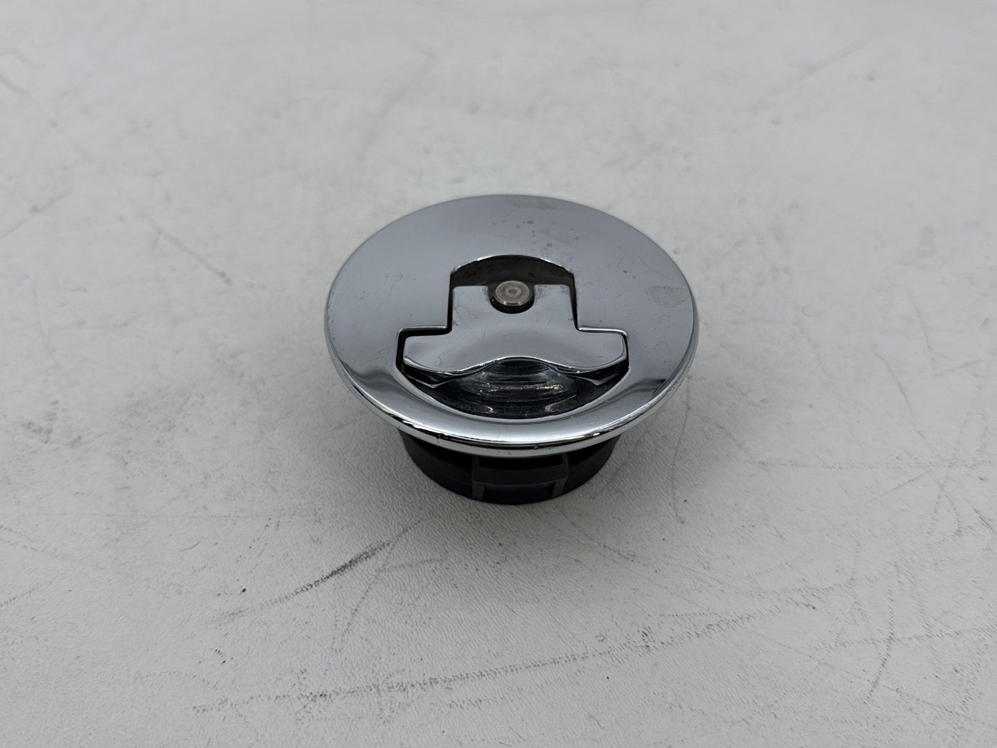 2007 - 2012 Harley-Davidson Dyna Super Glide Fuel Gas Tank Cap Bushing Hub 61553-04B