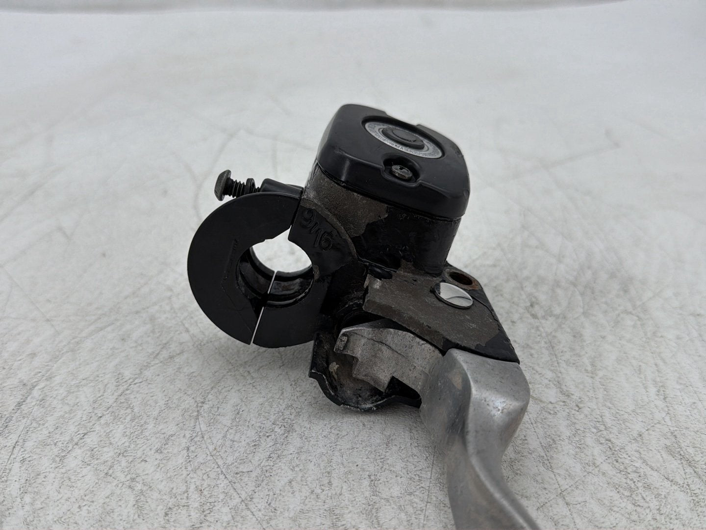 2011 Harley Heritage Softail Classic FLSTC OEM Front Right Brake Lever Master Cylinder