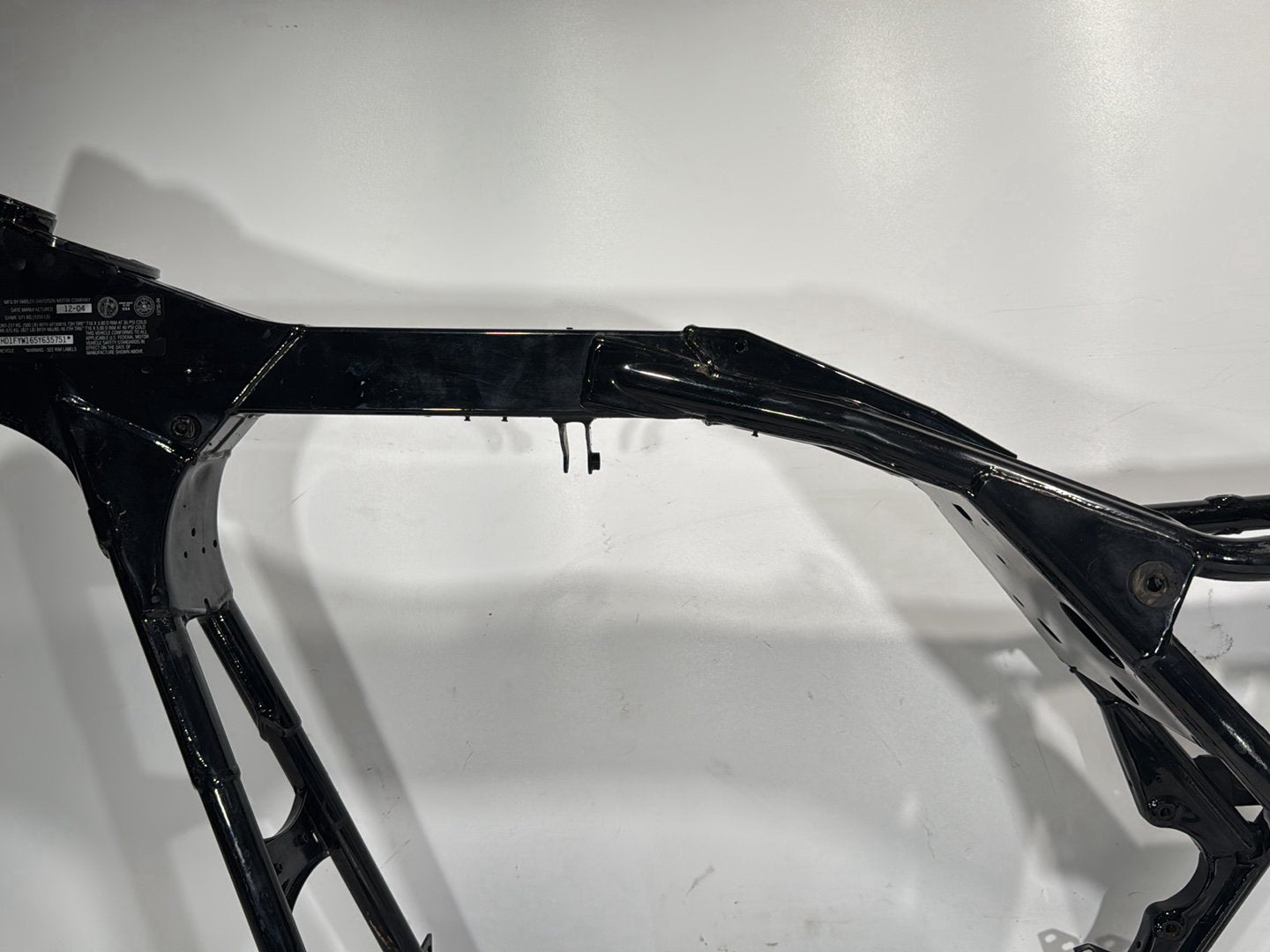 1999 - 2006 Harley-Davidson Touring Road King Custom Body Main Frame Chassis CLN CLR  	47900-02A
