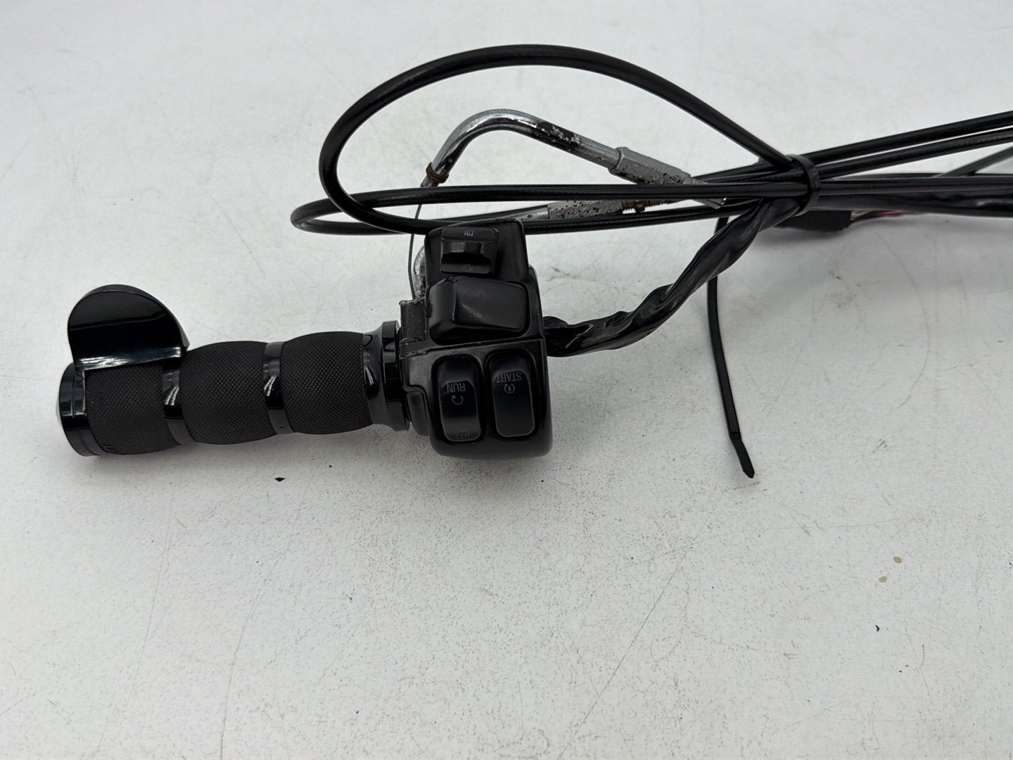 2007 - 2012 Harley-Davidson Touring Street Glide Right Engine Start Kill Switches Controls w/ Hand Grip, Idle Throttle Cables