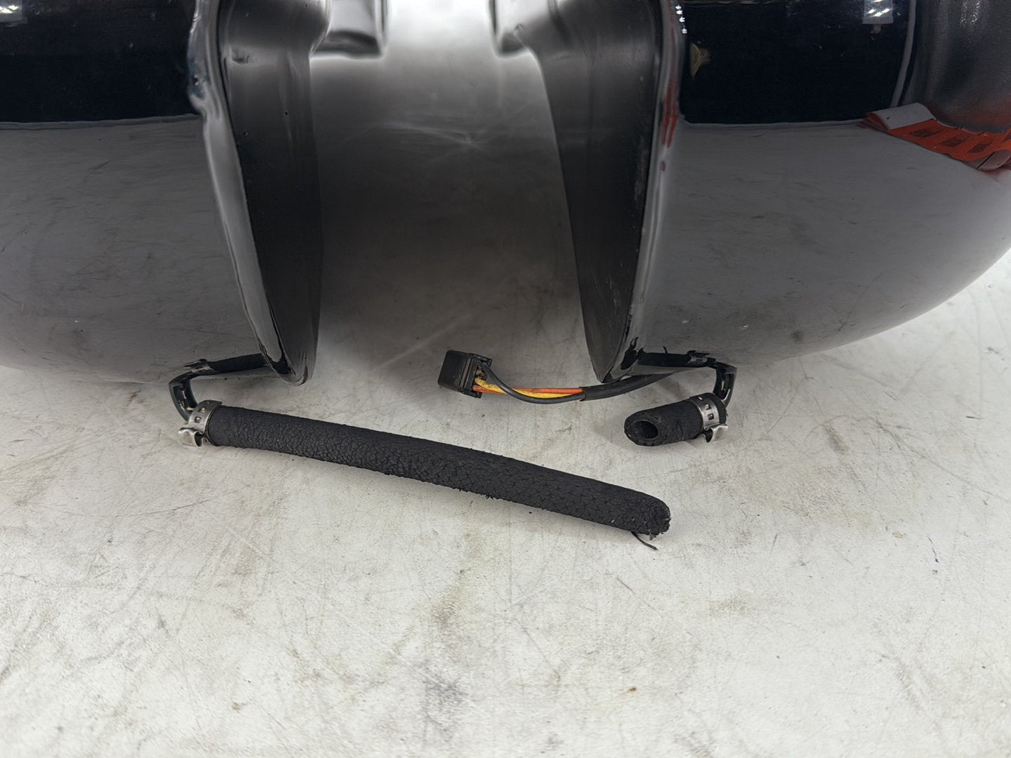 2012 Harley Dyna FXDF Fat Bob OEM Fuel Gas Tank Gasoline Reservoir