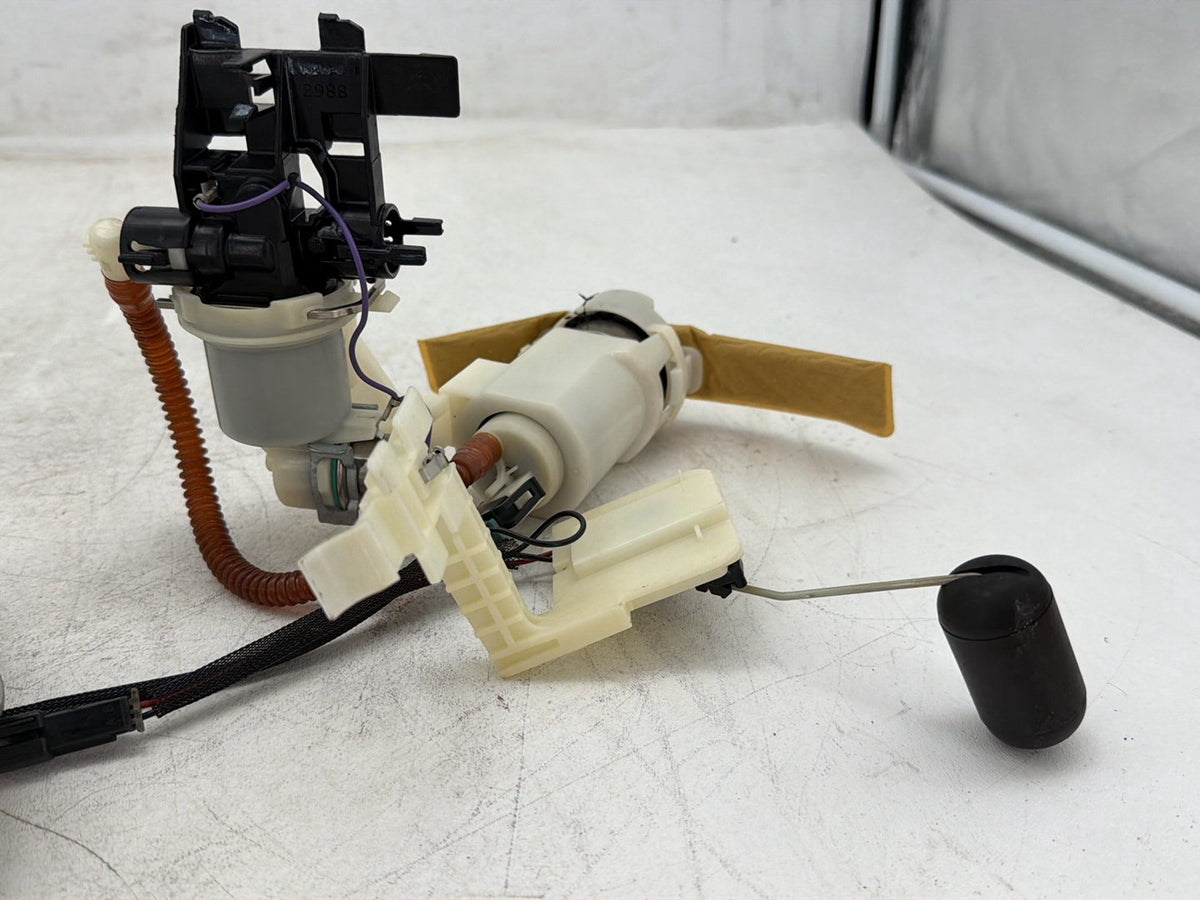 2009 Harley Dyna Street Bob FXDB OEM Fuel Pump Gas Gasoline Petrol Sending