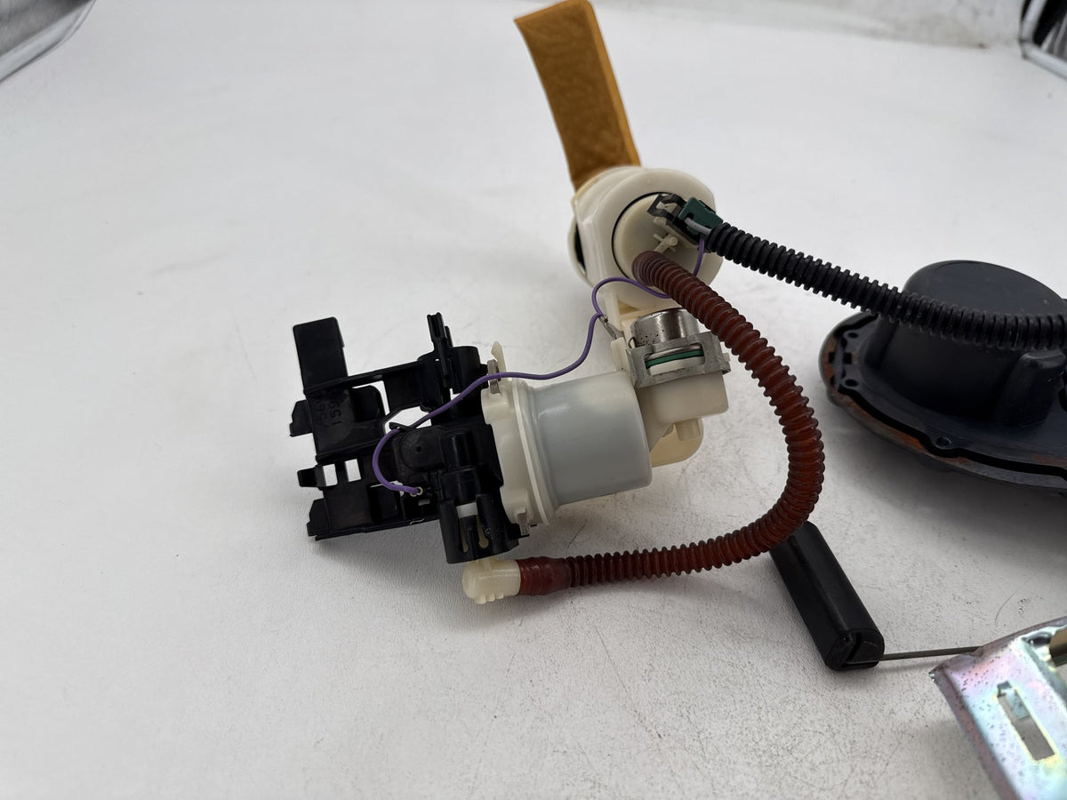 2014 Harley Dyna Switchback FLD OEM Fuel Pump Gas Gasoline Petrol Sending
