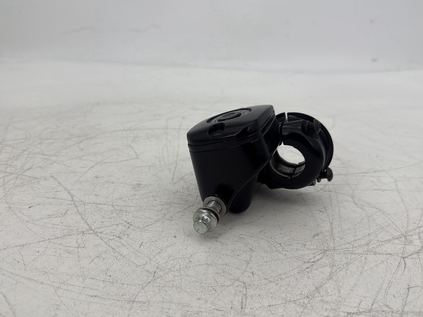 2004 Harley Touring FLHT Electra Glide OEM Front Right Brake Lever Master Cylinder