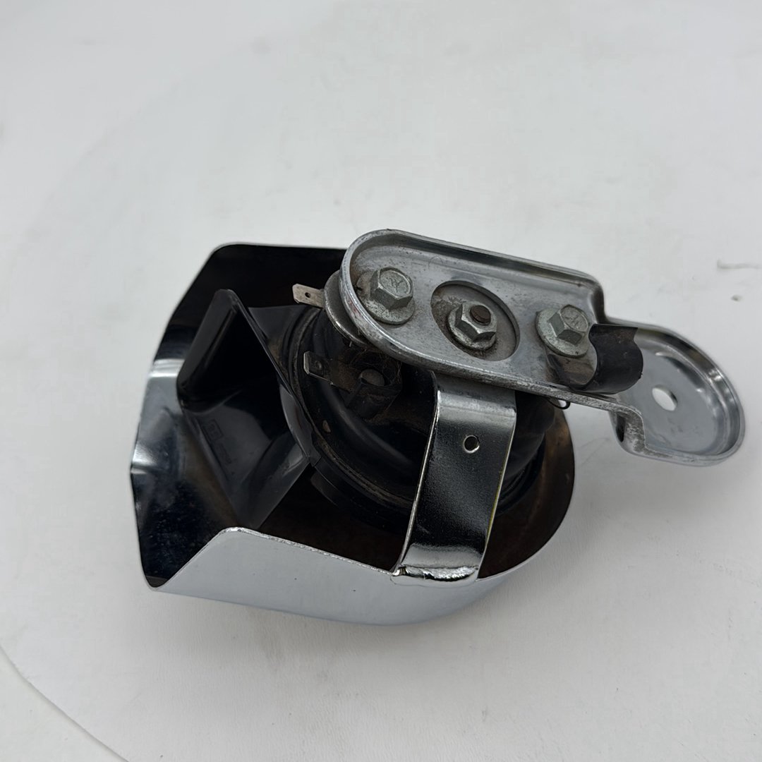 2007 - 2012 Harley-Davidson Dyna Super Glide Horn Signal Klaxon Chrome Cover 69012-93A