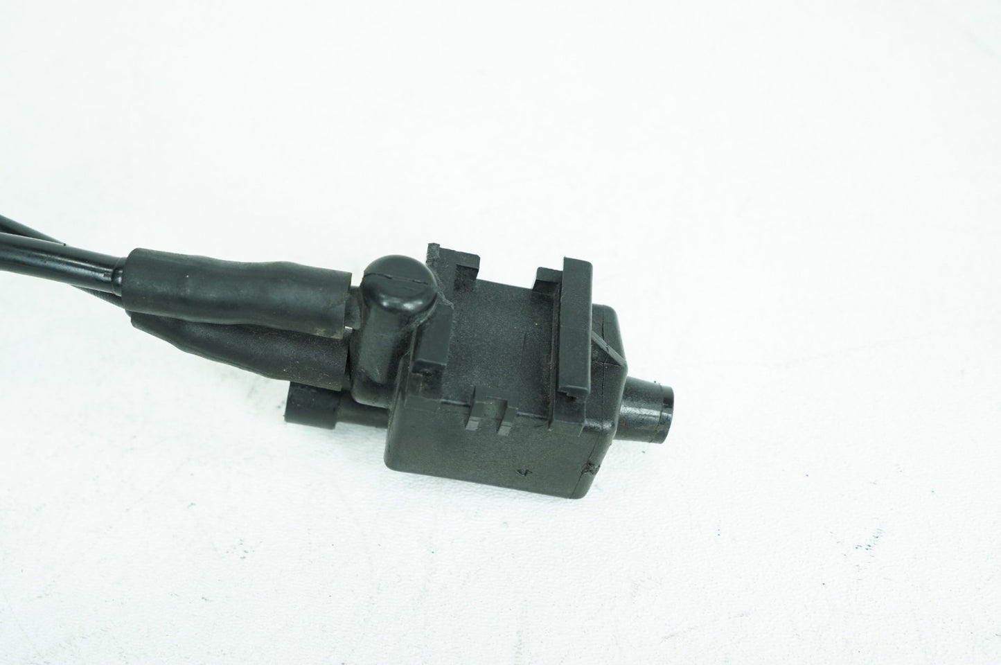 2011 - 2016 Harley-Davidson Touring Road King Classic EVAP Vapor Charcoal Fuel Emission Canister 2-282571 NOS