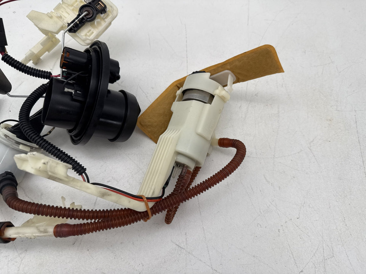 09 Harley Electra Glide Touring Ultra OEM Fuel Pump Gas Gasoline Petrol Sending