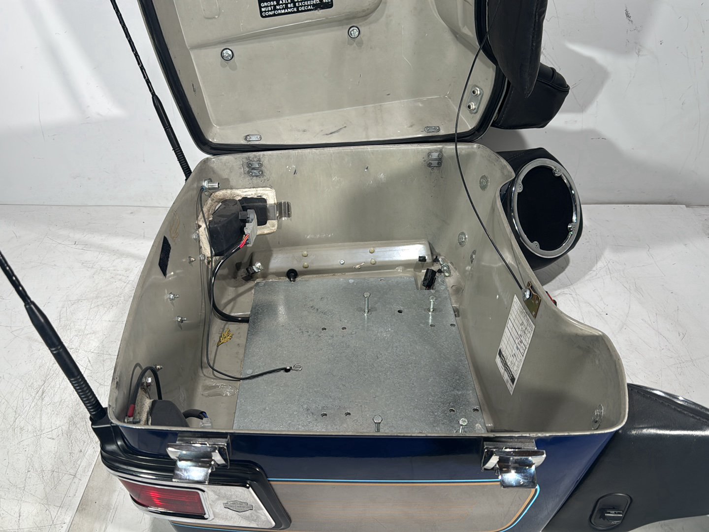 1998 Harley Touring FLHTCUI Electra Glide Ultra OEM Pass Backrest Tour Pak Luggage NOKey
