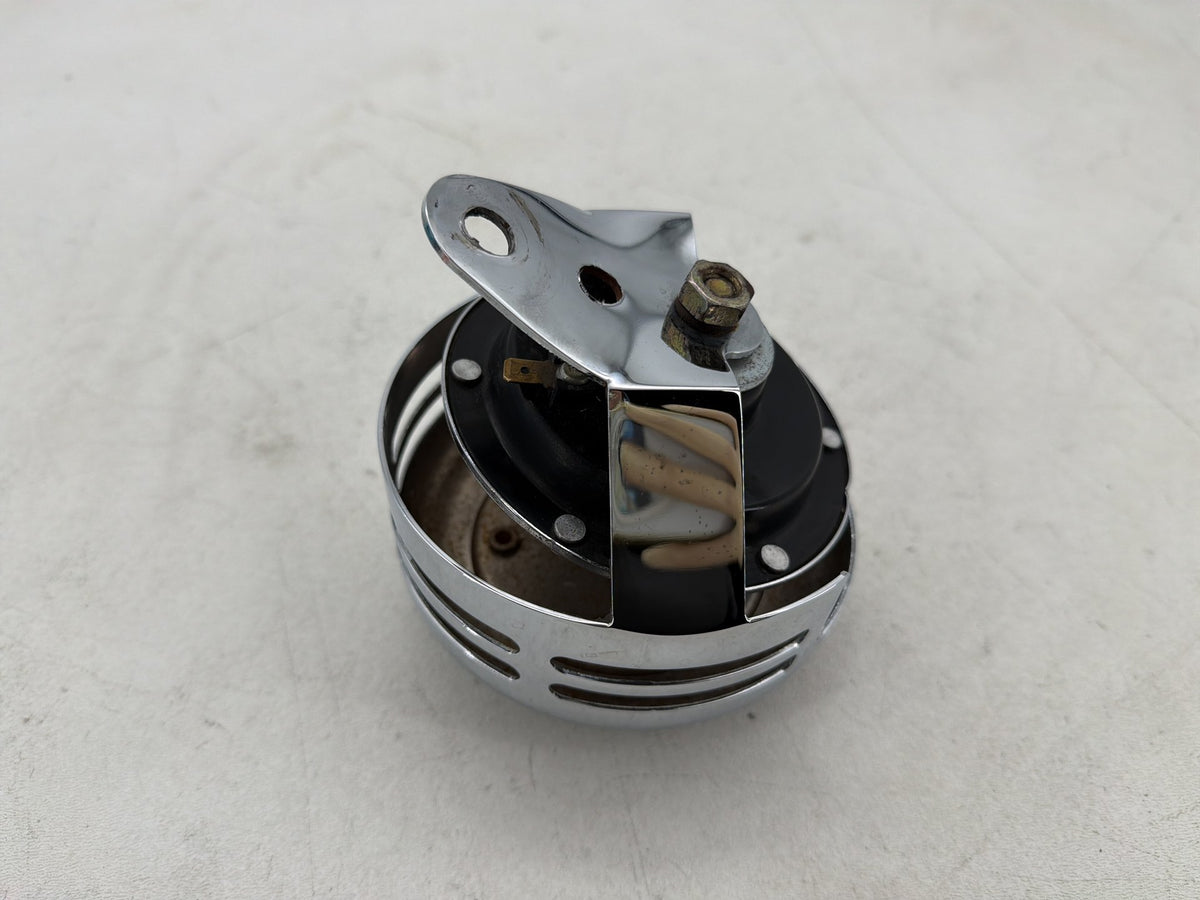 2005 Harley Dyna Wide Glide FXDWG Horn Signal Klaxon Chrome Cover Old Number 7