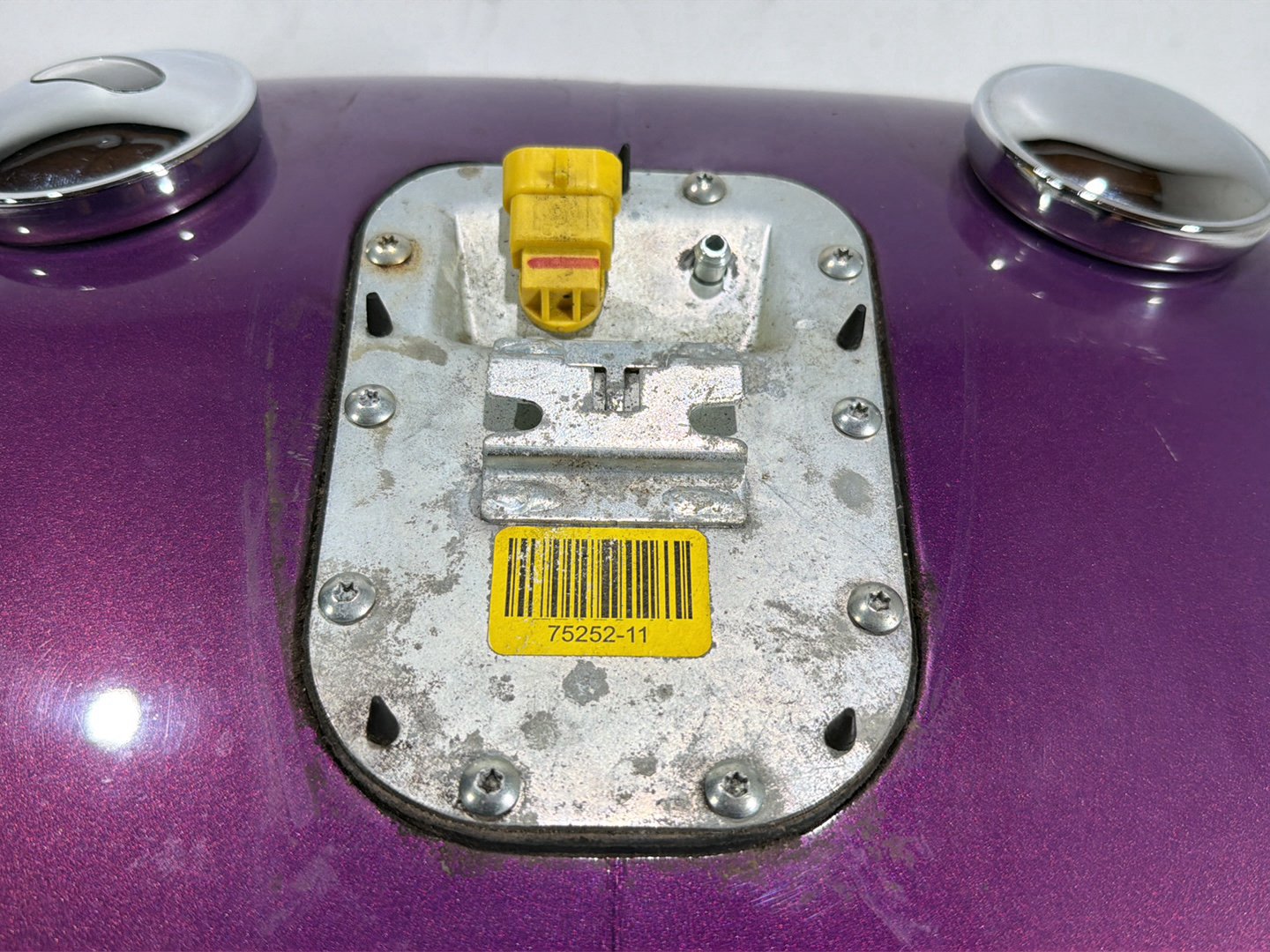 2011 Harley Heritage Softail Classic FLSTC OEM Fuel Gas Tank Gasoline Reservoir
