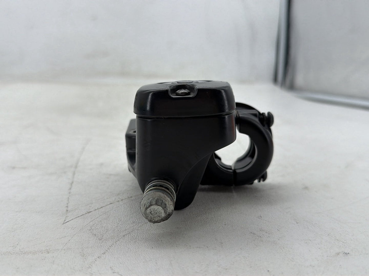 09 Harley Dyna Street Bob FXDB Front Right Brake Master Cylinder 11/16 in. bore