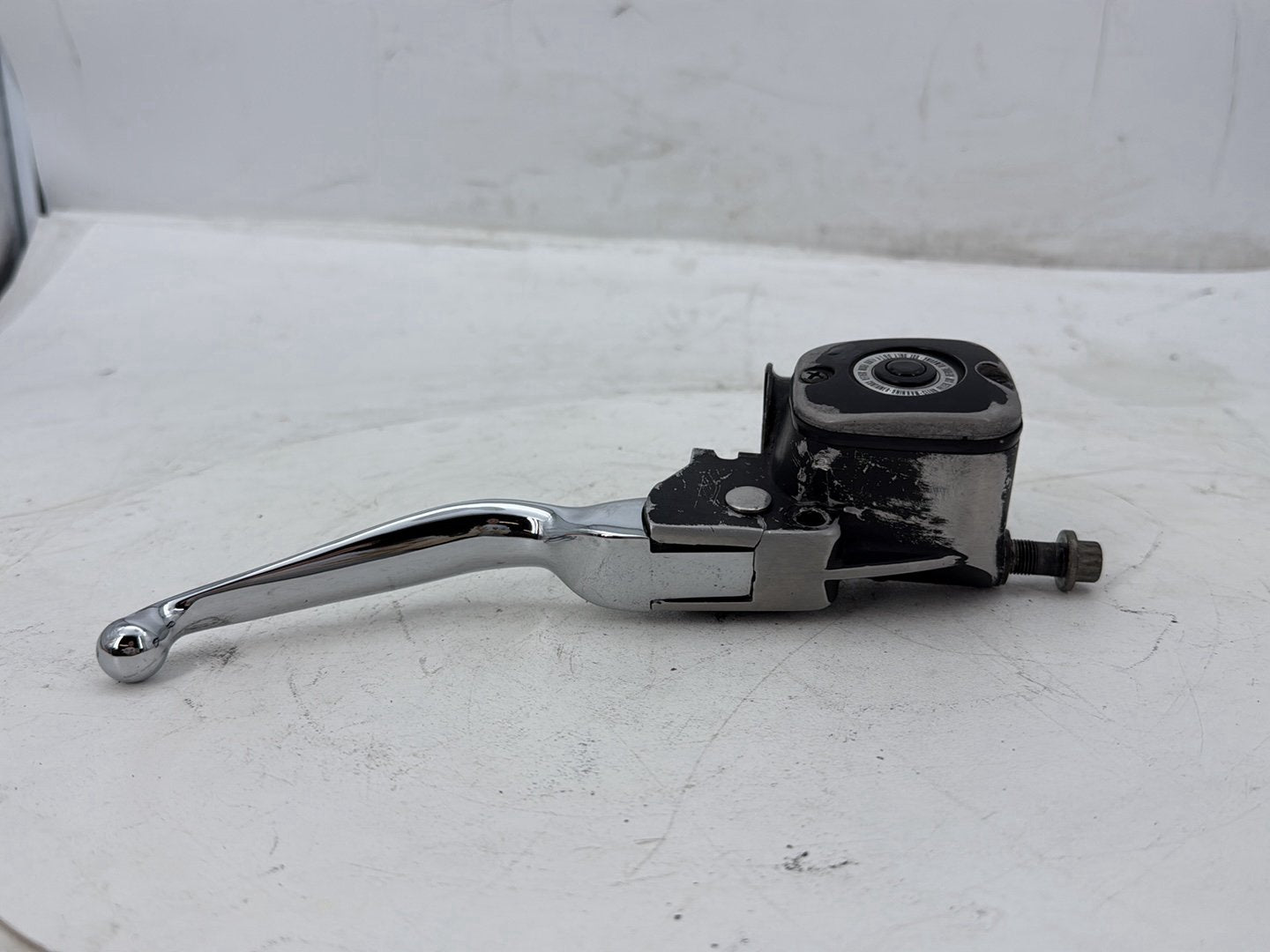 2006 Harley Dyna Super Glide Custom FXDCI OEM Front Right Brake Lever Master Cylinder