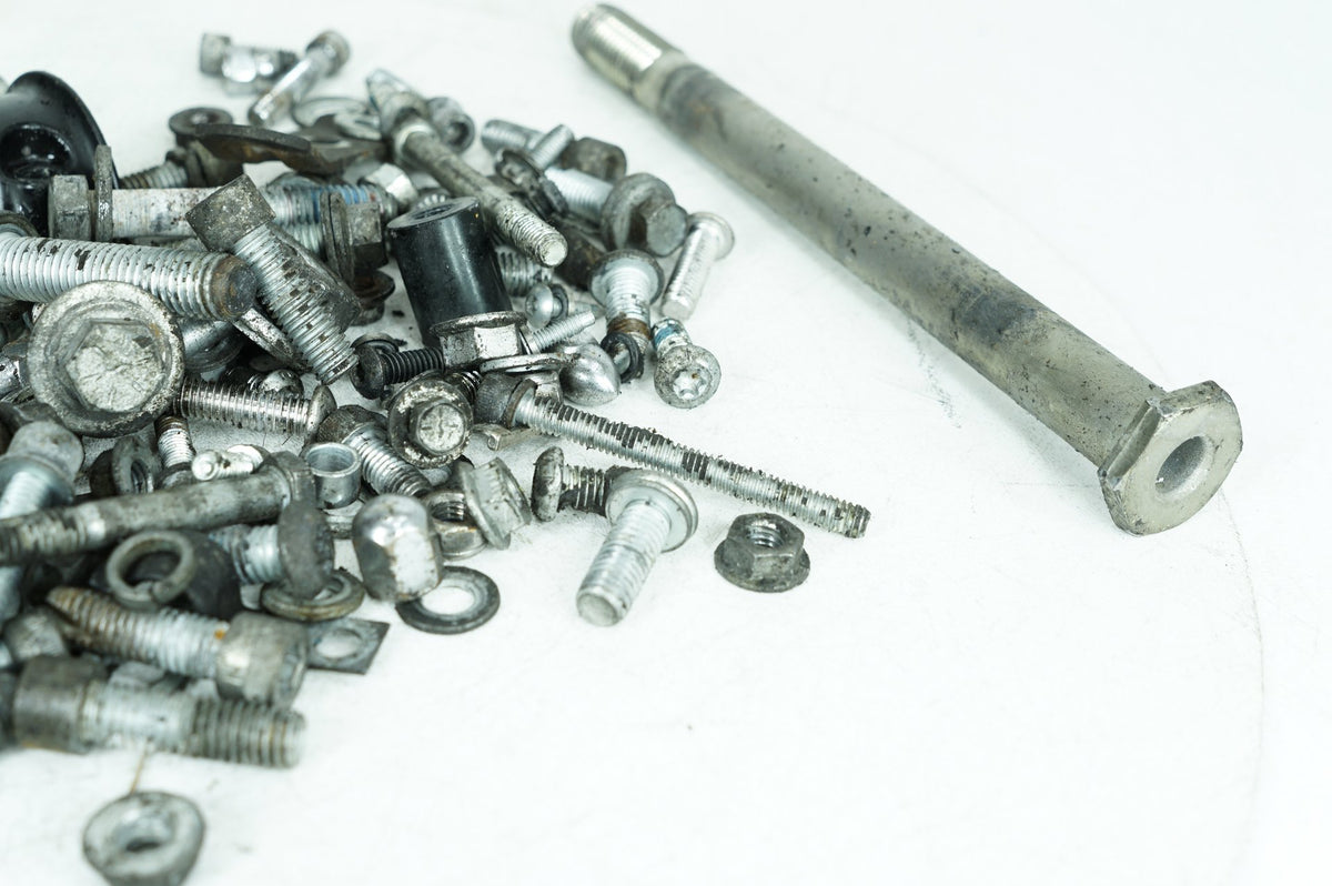 2015 Harley-Davidson Dyna FXDB - Hardware Bolts Nuts & Brackets