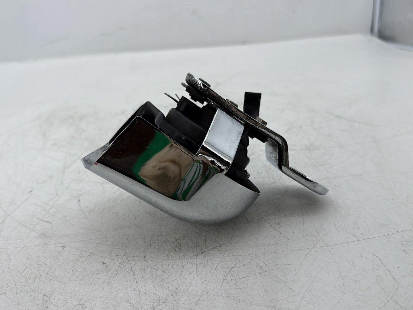 2014 Harley Street Glide Touring FLHXS OEM Horn Signal Klaxon Chrome Cover
