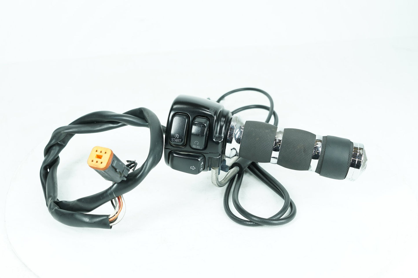 1999 - 2006 Harley-Davidson Softail Deluxe Right Engine Start Kill Switches Controls 71589-96B , 71591-00 , 71564-96