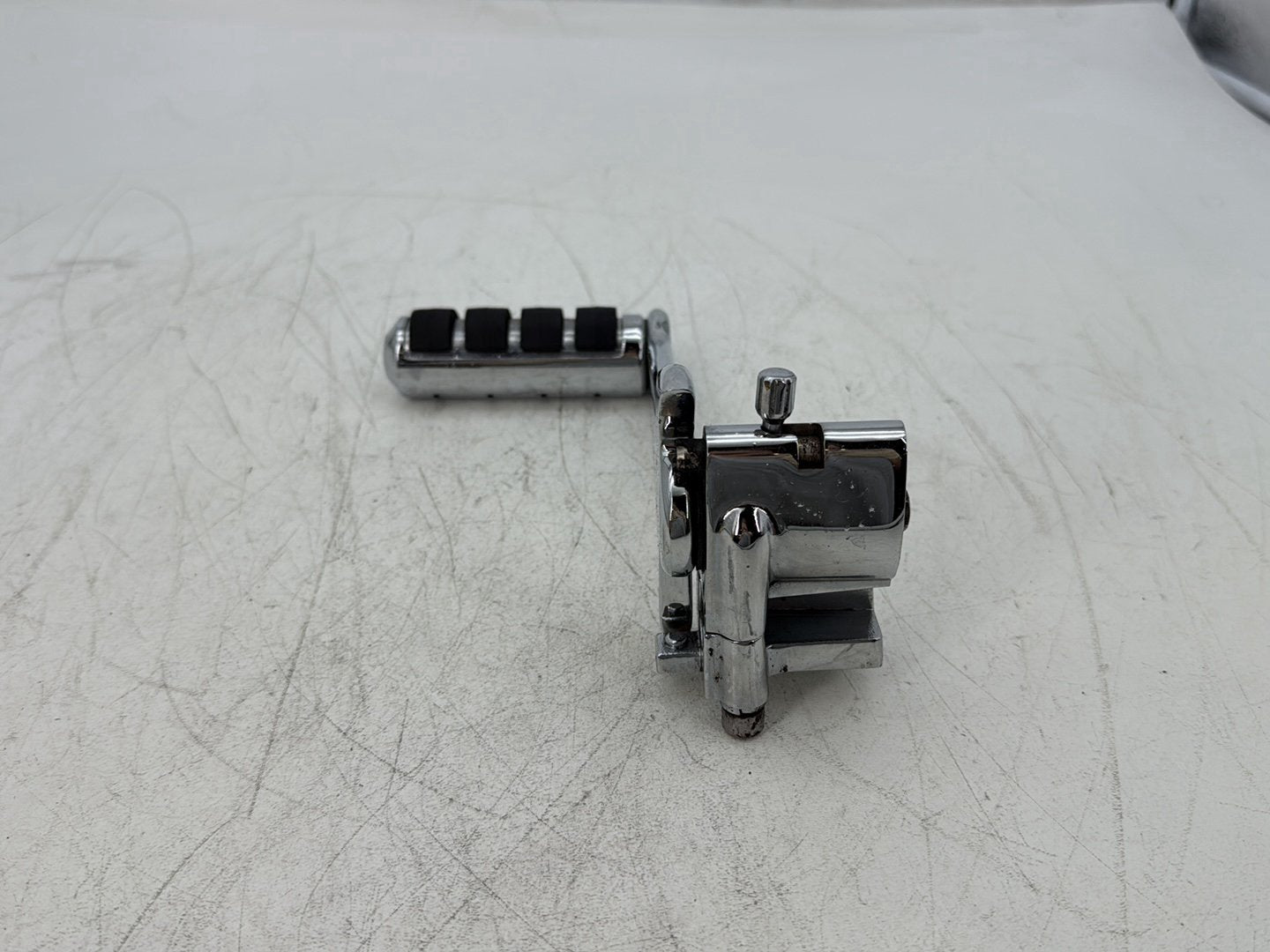 2000 Harley Touring FLHTCUI Electra Glide Ultra OEM Rear Passenger 1 Foot Peg Step Rest